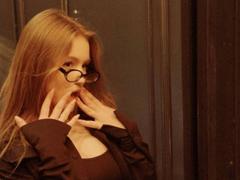 CorinaMakinster - female with brown hair webcam at xLoveCam