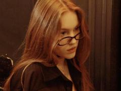 CorinaMakinster - female with brown hair webcam at xLoveCam
