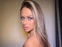CosmoGirl-hot - blond female webcam at xLoveCam