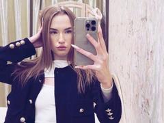CourtneyDolly from xLoveCam