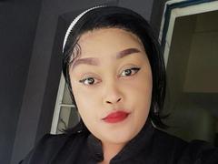 CreamyQueenXx - female with black hair webcam at xLoveCam