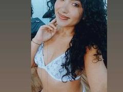 MelanieRossie - female with black hair and  big tits webcam at LiveJasmin
