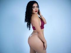 MelanieRossie - female with black hair and  big tits webcam at LiveJasmin