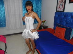 CristalSweets - shemale with brown hair webcam at xLoveCam