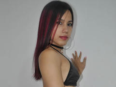 CristalSweets - shemale with brown hair webcam at xLoveCam