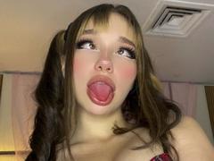 CristySanz - female with brown hair webcam at LiveJasmin