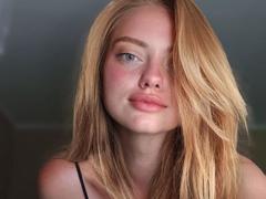 CrystalHope - female webcam at xLoveCam