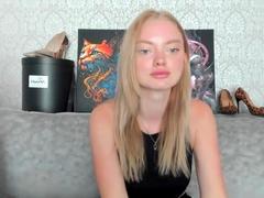 CrystalHope - female webcam at xLoveCam
