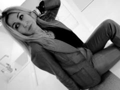 CrystalStar - blond female webcam at xLoveCam