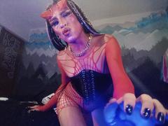 Crystalinn - shemale webcam at xLoveCam