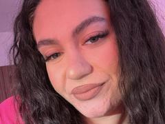 CurllyMya from xLoveCam