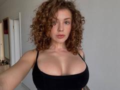 CurlyCandyX from xLoveCam
