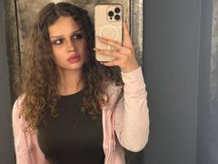 CurlyElina - female with brown hair webcam at xLoveCam