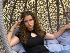CurlyElina - female with brown hair webcam at xLoveCam