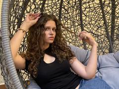 CurlyElina - female with brown hair webcam at xLoveCam