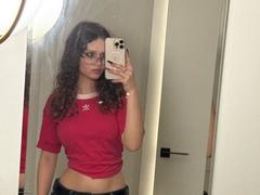 CurlyElina - female with brown hair webcam at xLoveCam
