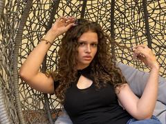 CurlyElina from xLoveCam
