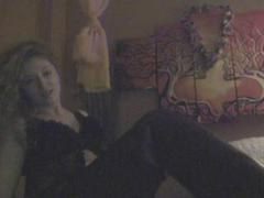 CurlySmile - blond female webcam at xLoveCam