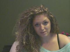 CurlySmile - blond female webcam at xLoveCam