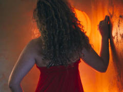 CurlySmile - blond female webcam at xLoveCam