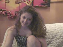 CurlySmile - blond female webcam at xLoveCam