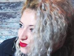 CurlySmile - blond female webcam at xLoveCam
