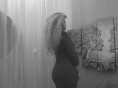 CurlySmile - blond female webcam at xLoveCam