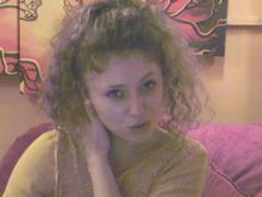 CurlySmile - blond female webcam at xLoveCam