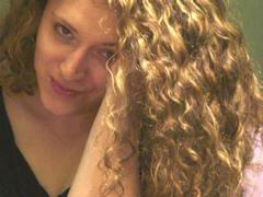 CurlySmile - blond female webcam at xLoveCam