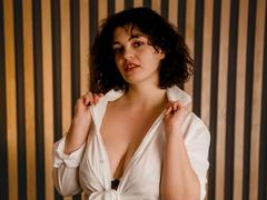 CurlyVixen - female with black hair webcam at xLoveCam