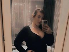 CurvyAlexaa-hot - female with brown hair webcam at xLoveCam