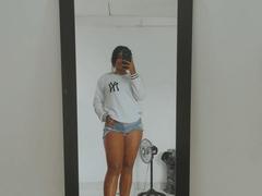 CurvyBrunnete - female with black hair webcam at xLoveCam