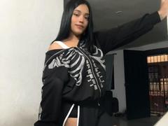 CurvyBrunnete - female with black hair webcam at xLoveCam