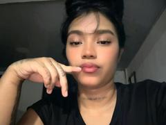 CurvyBrunnete - female with black hair webcam at xLoveCam
