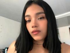 CurvyBrunnete - female with black hair webcam at xLoveCam