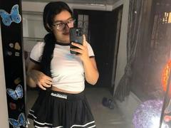 CurvyBrunnete - female with black hair webcam at xLoveCam