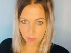 CurvyLola-hot from xLoveCam