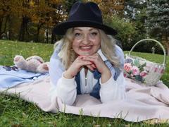 CurvyMuses from xLoveCam