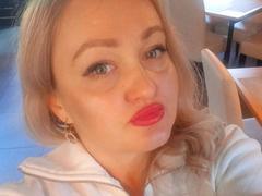 CurvyMuses - female webcam at xLoveCam