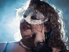 CurvyRosse - blond female with  big tits webcam at xLoveCam