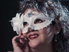 CurvyRosse - blond female with  big tits webcam at xLoveCam