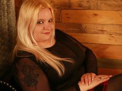 Curvy-Lucy-hot - blond female webcam at xLoveCam