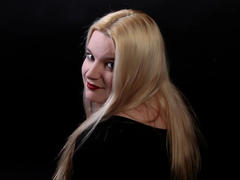 Curvy-Lucy-hot - blond female webcam at xLoveCam