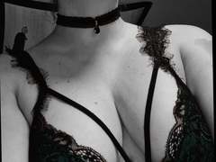 Curvyhoneyx-hot - female with brown hair webcam at xLoveCam