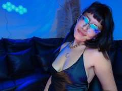 CuteH - female webcam at xLoveCam