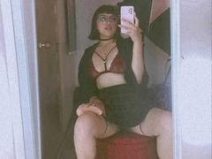 CuteH - female webcam at xLoveCam