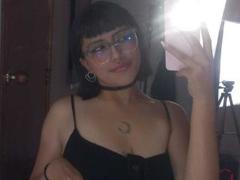 CuteH - female webcam at xLoveCam