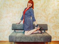 Laaylaa - female with brown hair webcam at LiveJasmin