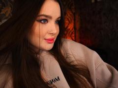 CuteeAmber - female with brown hair webcam at xLoveCam