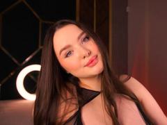 CuteeAmber - female with brown hair webcam at xLoveCam